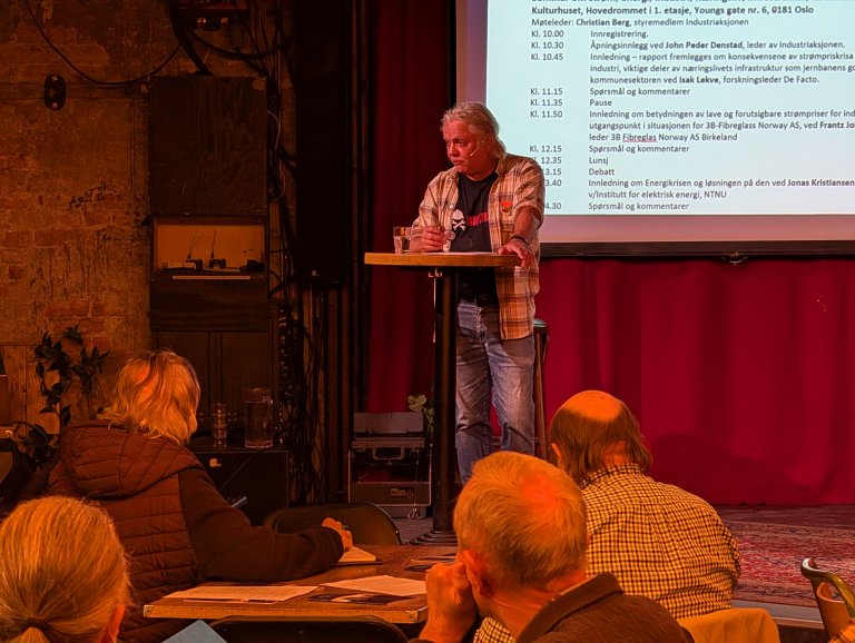 Jon Peder Denstad på scenen på Kulturhuset i Oslo