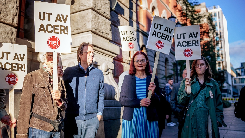 Mot ACER. Nei til EU kjemper mot EUs energiunion og krever veto mot energipakke 4 og at Norge skal gå ut av
ACER. Her fra en markering i 2023 utenfor Høyesterett. 