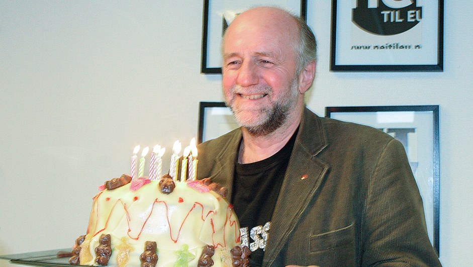 Feiret ett år nei-flertall. Daværende leder i Nei til EU Heming Olaussen feiret ett år med sammenhengende nei-flertall i april 2006. Ingen visste da at det var starten på 15 år med nei-flertall på alle meningsmålingene om EU-medlemskap.