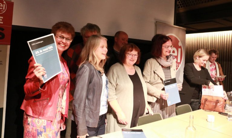 medforfattere_og_politikere_med_eoes_meldingen_stort_bilde