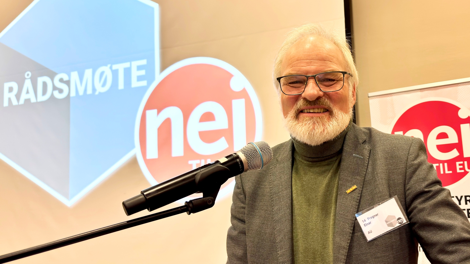 Nei til EU-leder Einar Frogner gleder seg over gode meningsmålinger. Her fra rådsmøtet på Klækken 9. november 2025. 