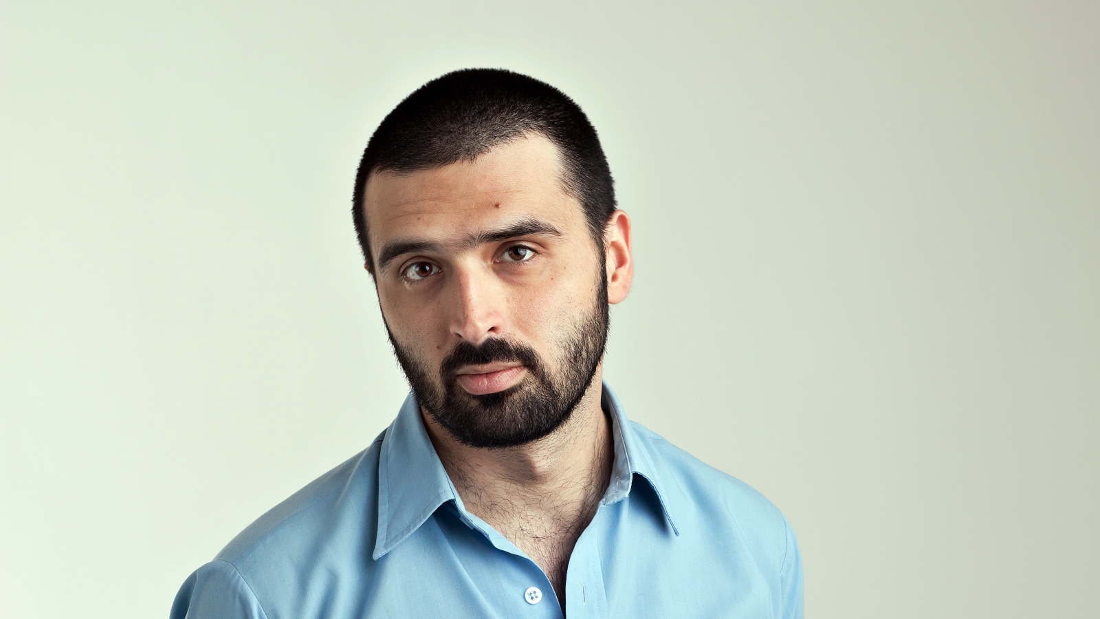 Ali Esbati, siviløkonom og utreder i De Facto