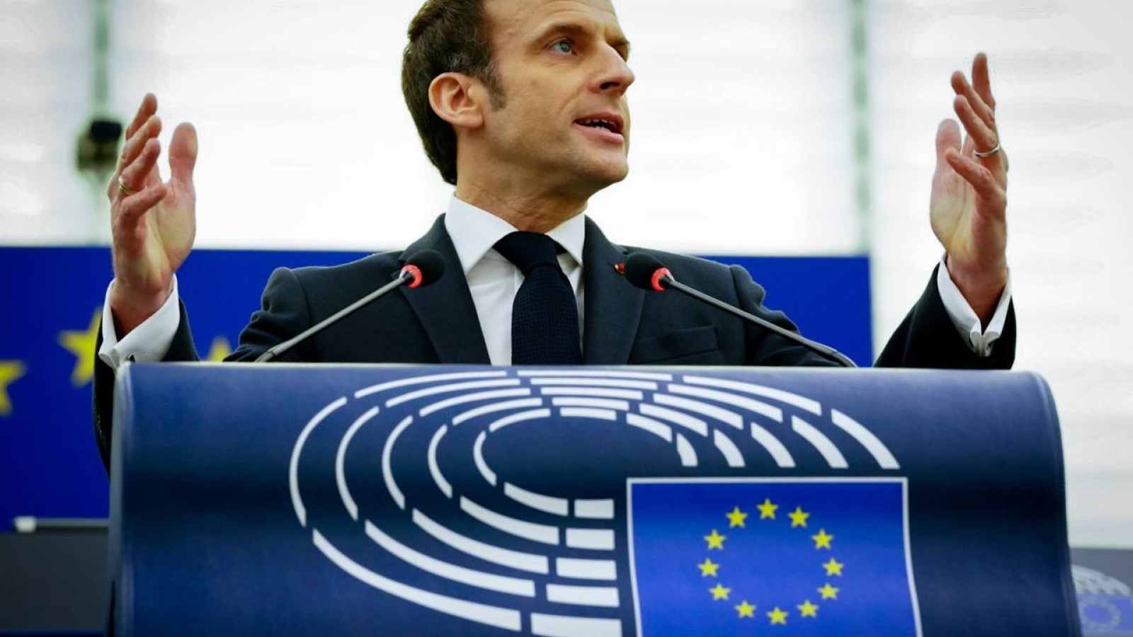 Frankrikes president Emmanuel Macron taler til EU-parlamentet. France Diplomatie on flickr.