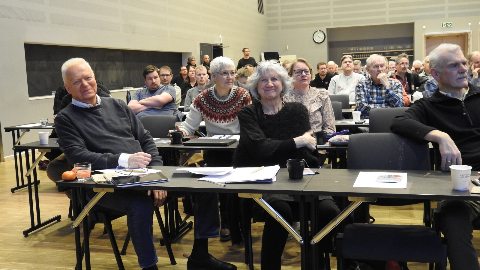 Trygve Tamburstuen og Gerd Liv Valla på første rekke under Nei til EUs formøte på Trondheimskonferansen 2023. 