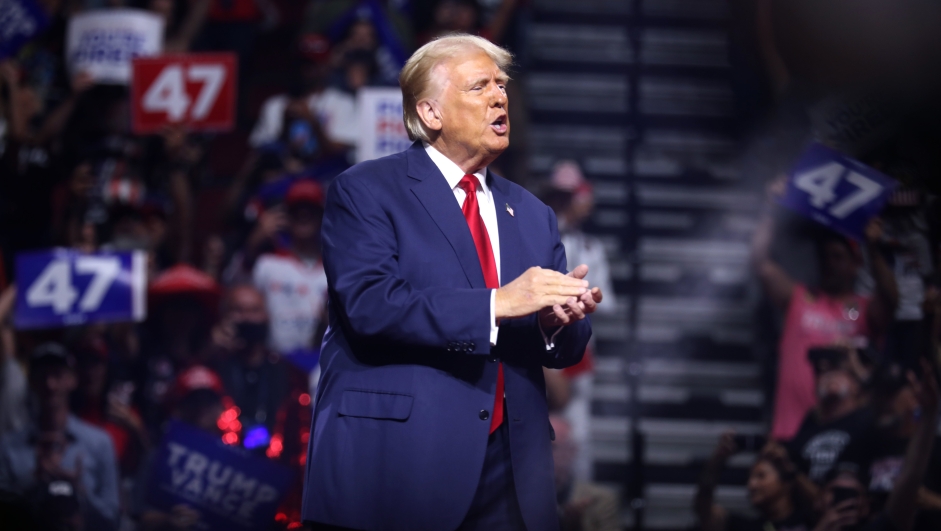 Jasiden skremmer med Donald Trump for å få overbevist om at EU-medlemskap er nødvendig. 