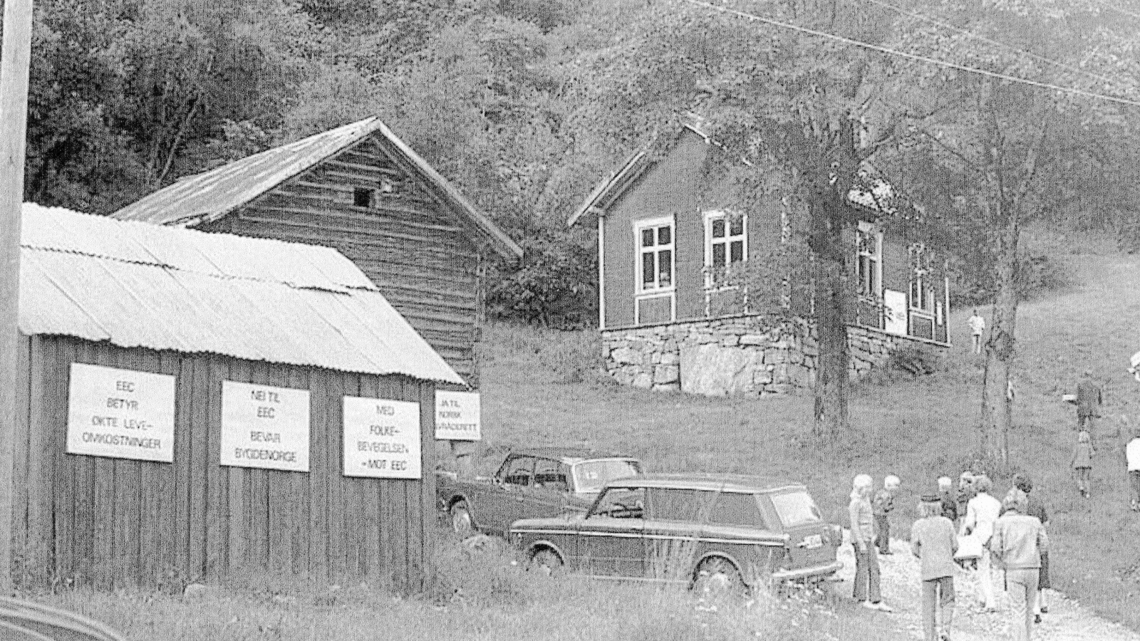 Nei til EF-basar i det gamle skolehuset på Kleveland i Evje og Hornnes kommune 5. august 1972. (Foto: Alf Georg Kjetså.)