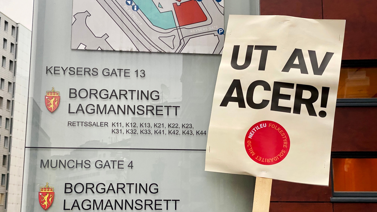 Ut av ACER-plakat ved Borgarting lagmannsrett. 