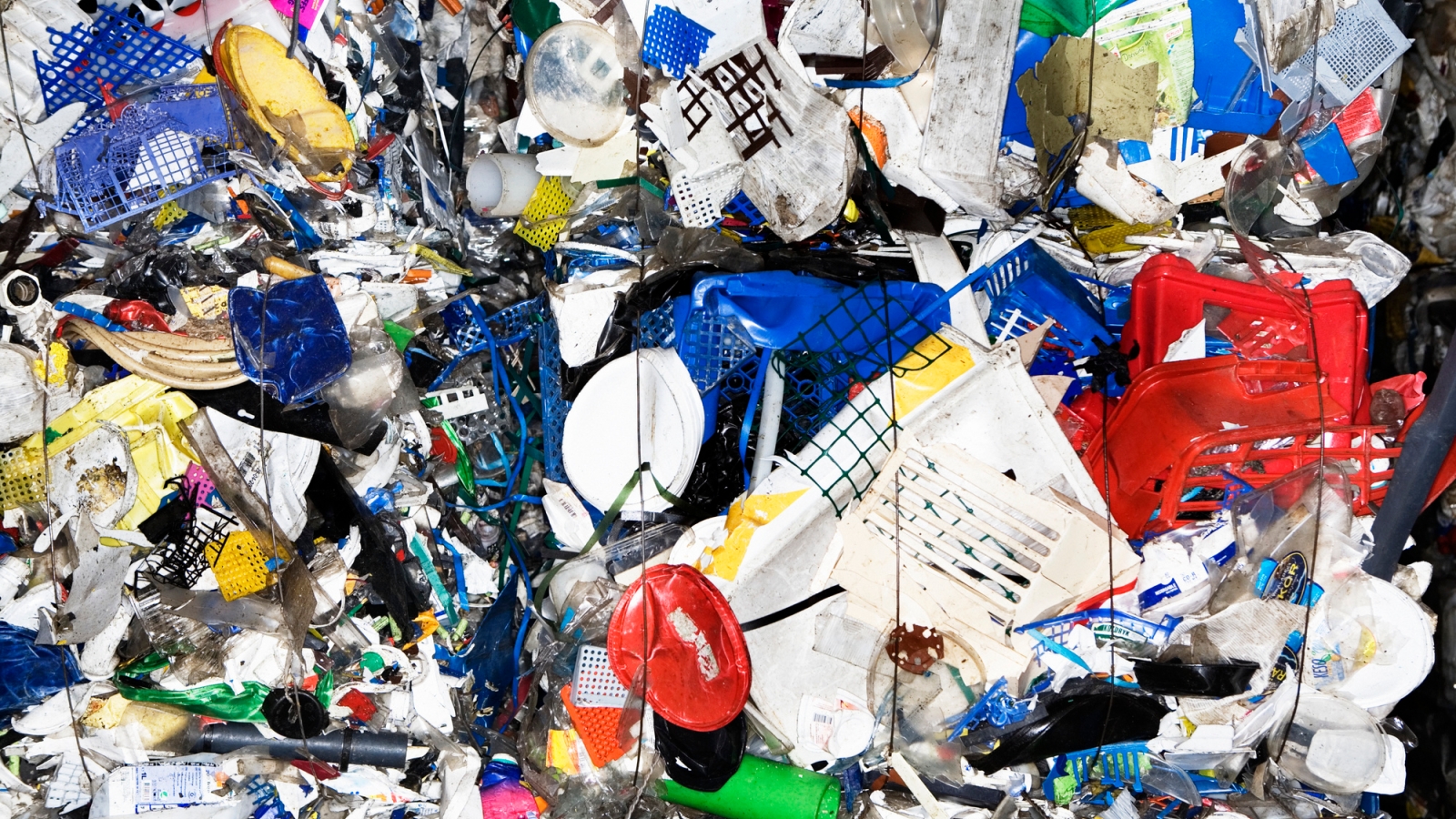 Plastic recycling, Sweden. Skaff deg dette bildet på: support.ndla.no | Lisensdetaljer
Opphavsperson: Johner Images 
Kreditering: Johner
Opphavsrett: Copyright (c) Johner Images