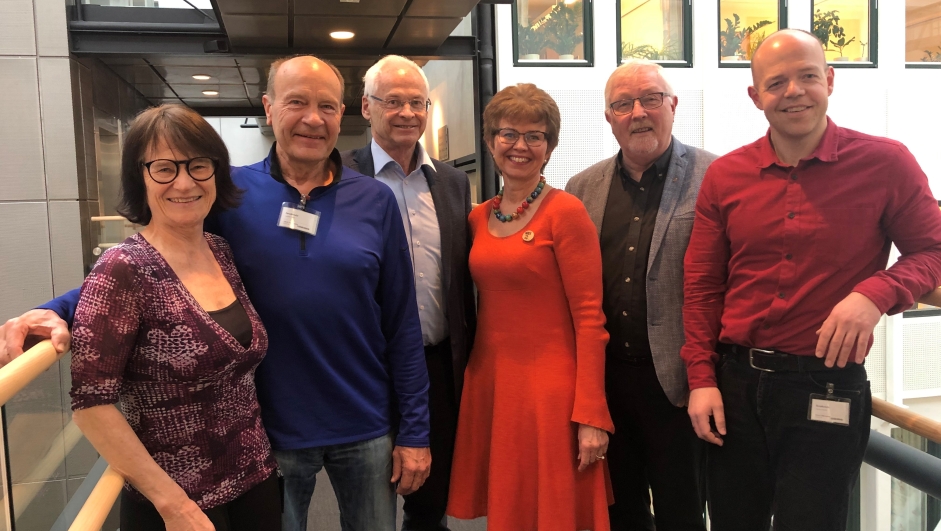 Fra venstre Solveig Gullteig, Olaf Gjedrem, Odd Jostein Sæter, Kathrine Kleveland, Geir Toskedal og Morten Harper.