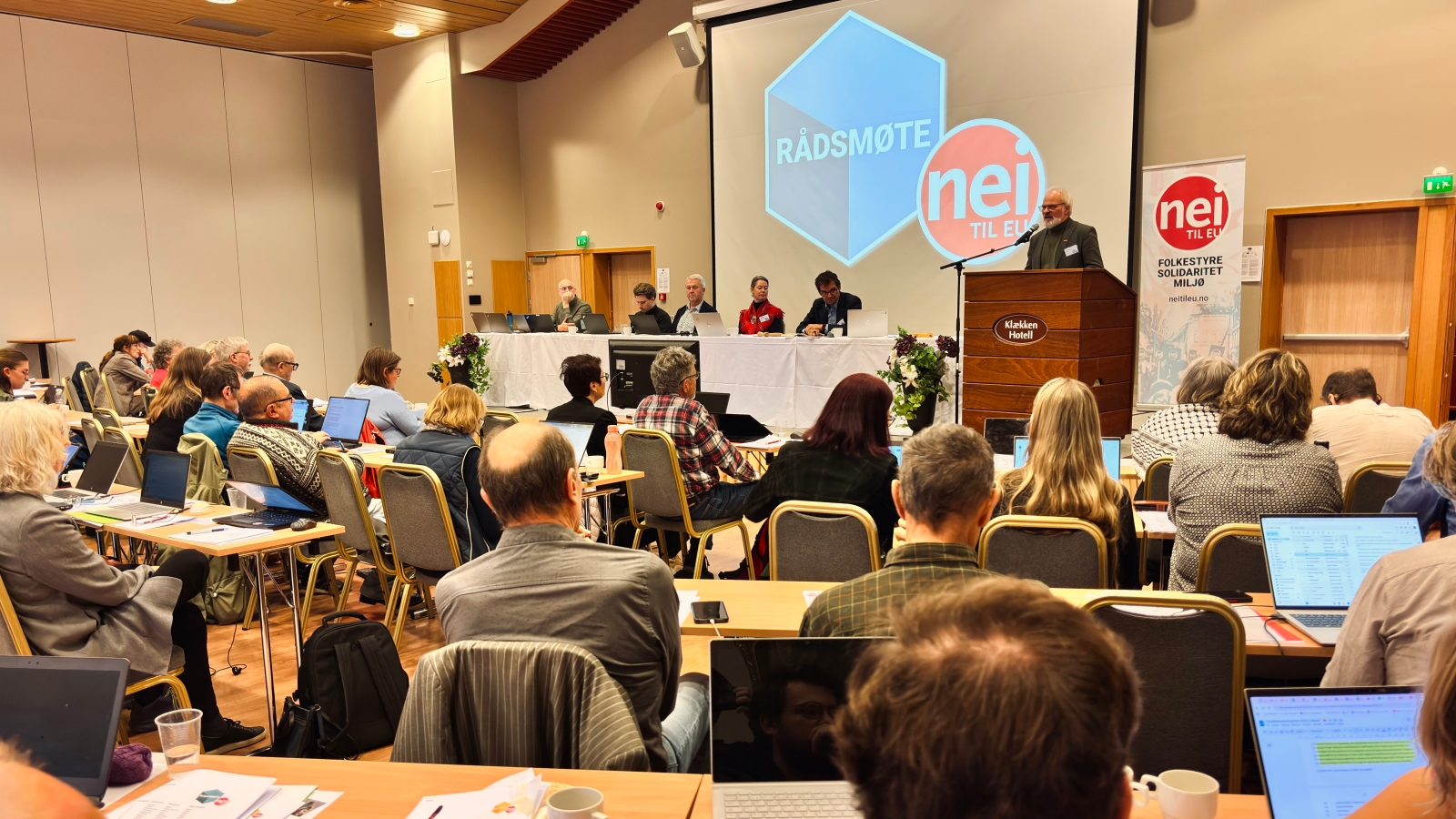 Nei til EUs rådsmøte på Klækken hotell på Hønefoss 8. og 9. november 2025. (Foto: Eivind Formoe)