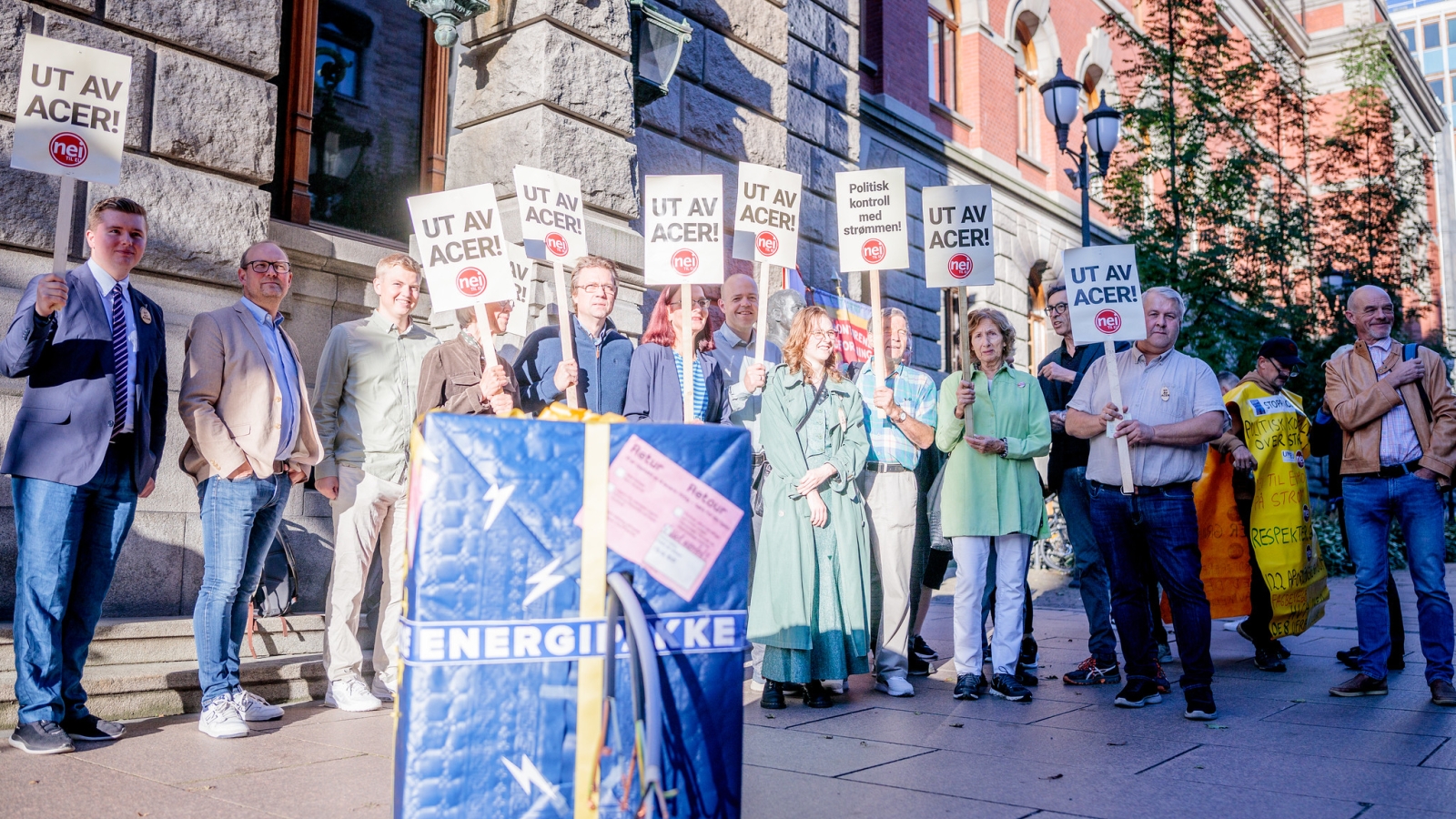 Bilde fra Nei til EUs markering utenfor Høyesterett ved starten av ankebehandlingen, 5. september 2023. 