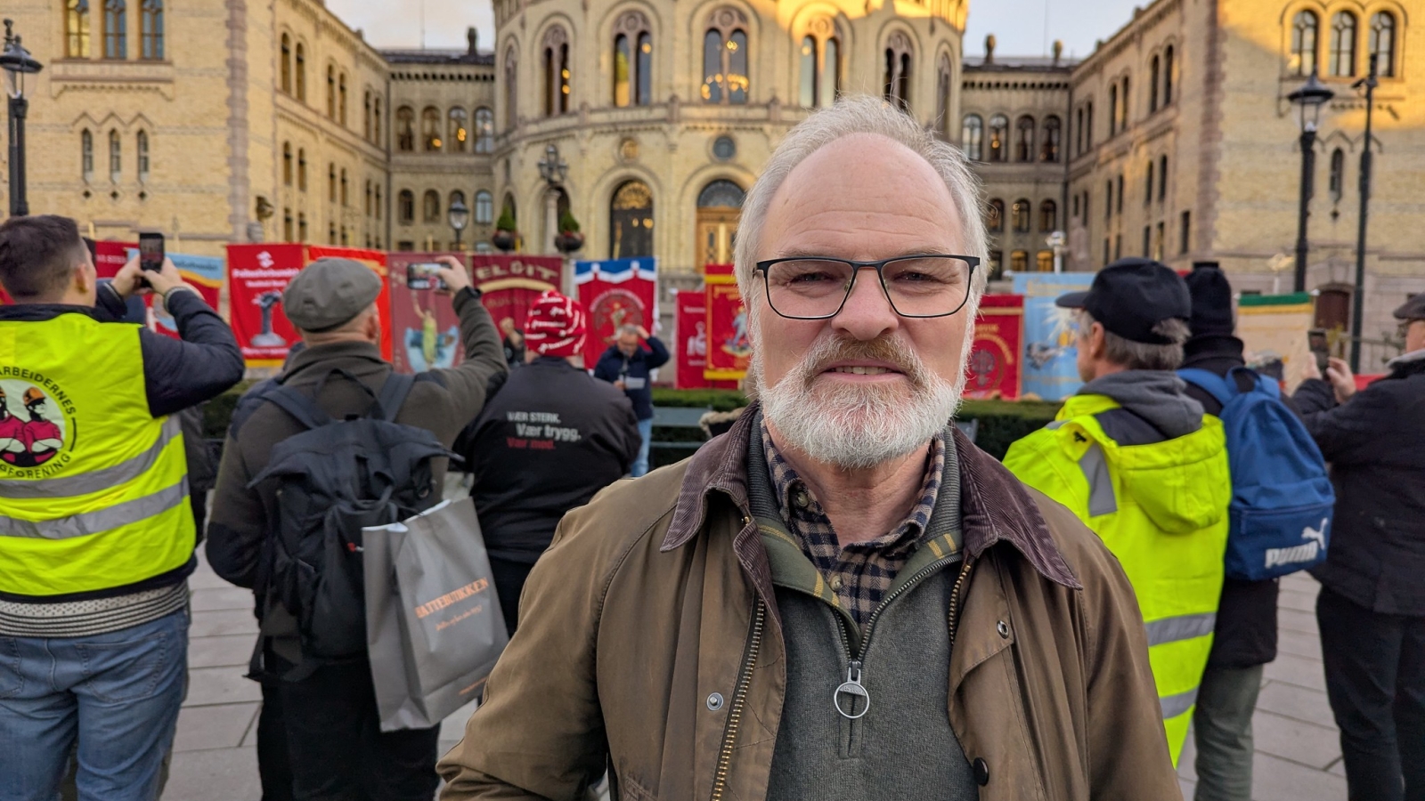 Nei til EU-leder Einar Frogner på fanemarkering mot EUs Energipakke 4 i oktober 2024. 