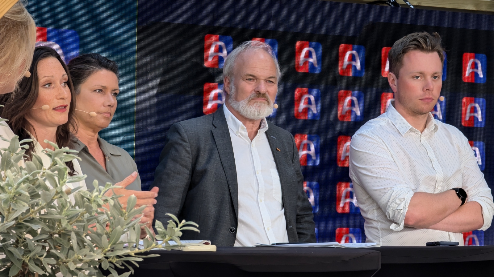 Altingets debatt om EU-medlemskap under Arendalsuka 2024. Fra venstre:  Maria Varteressian, statssekretær i UD fra Ap, Heidi Nordby Lunde, Stortingsrepresentant for Høyre og leder i Europabevegelsen, Einar Frogner, leder Nei til EU og Tobias Stokkeland, internasjonal leder Grønn Ungdom. 