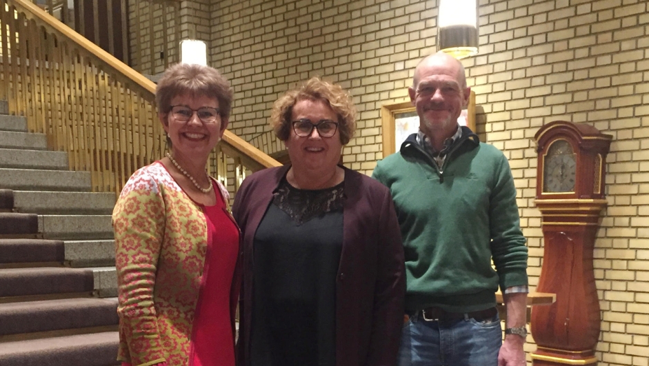 Nei til EU møter Kristelig Folkeparti på Stortinget. Fra venstre: Leder i Nei til EU, Kathrine Kleveland; Olaug Bollestad, KrF; Jan R. Steinholt, rådgiver i Nei til EU.