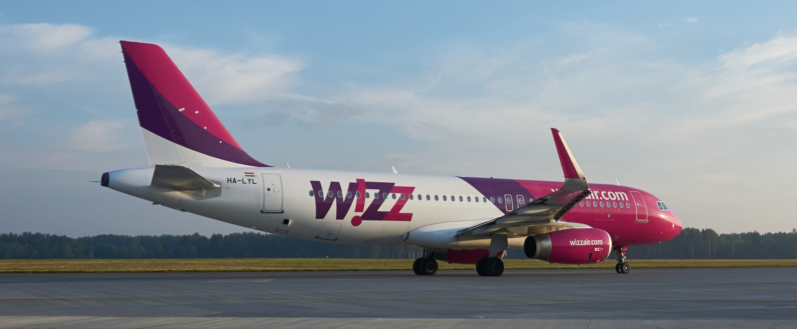 Det ungarske lavprisselskapet Wizz Air frakter nå flere passasjerer enn konkurrenten Ryanair.