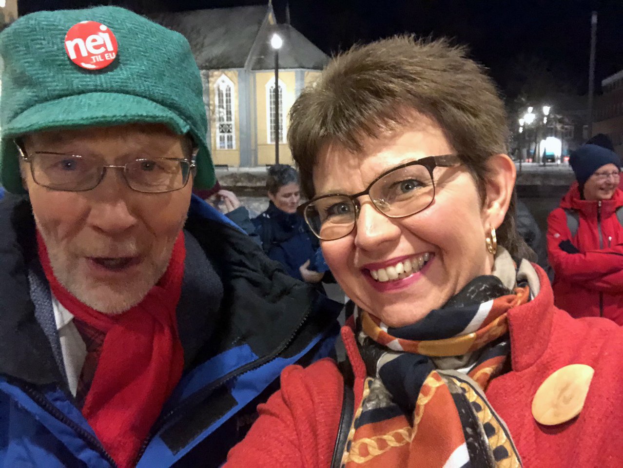 Vi sto han av Fylkesleder Olav Flaate og Kathrine på vei til jubileumsfest