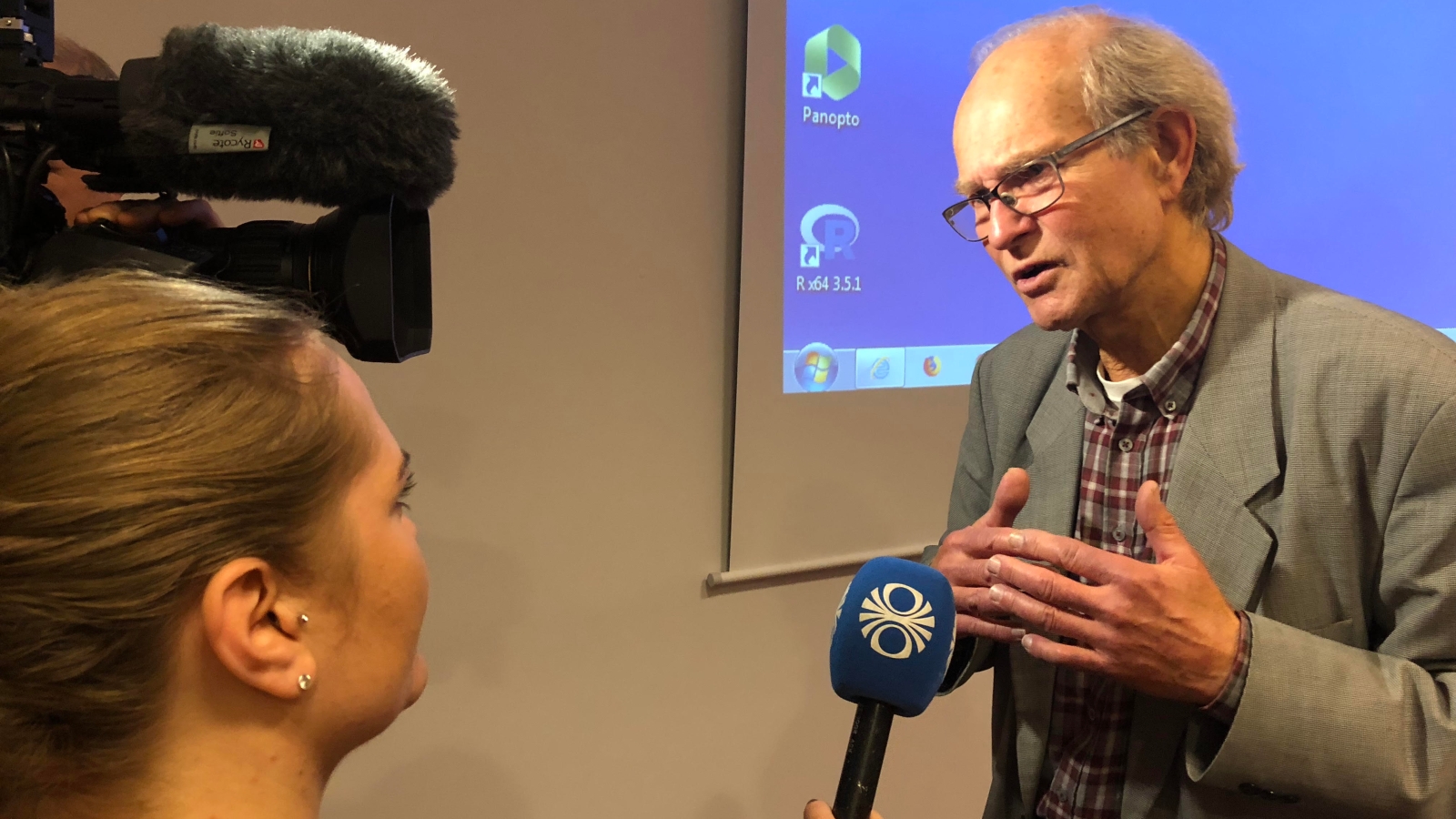 Peter Ørebech debatterte Acer på Island