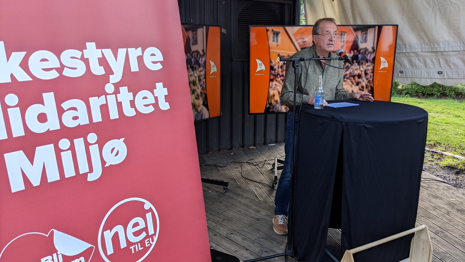 – Stå på helt til valglokalene stenger!  