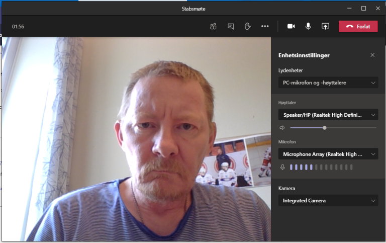 Velg høyttaler og mikrofon.
